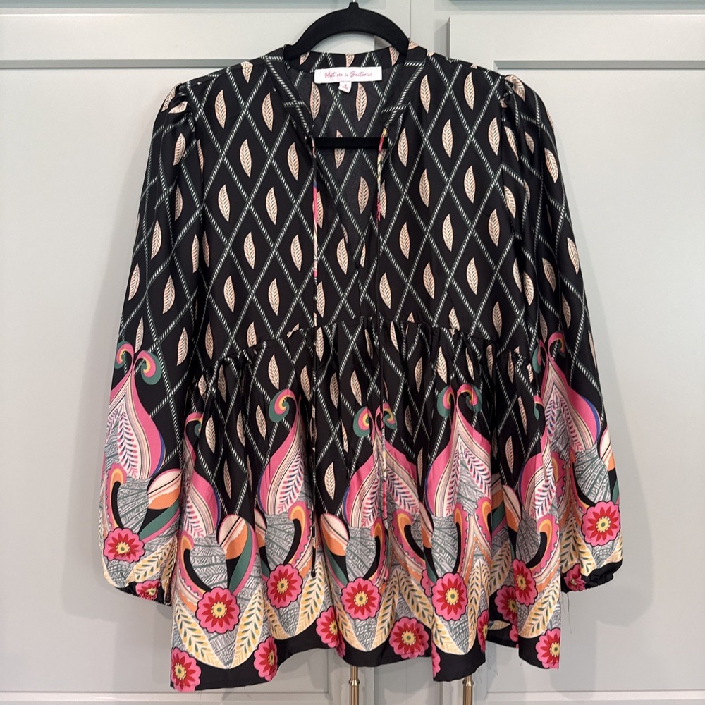 Meet Me in Santorini Women's Black V Neck Pink Satin Blouse Tunic Small Flowy